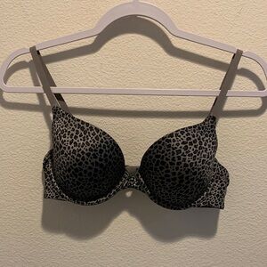 Maidenform Padded push-up wired Animal Print Bra in a 34 C. Adj straps. 2 hook.
